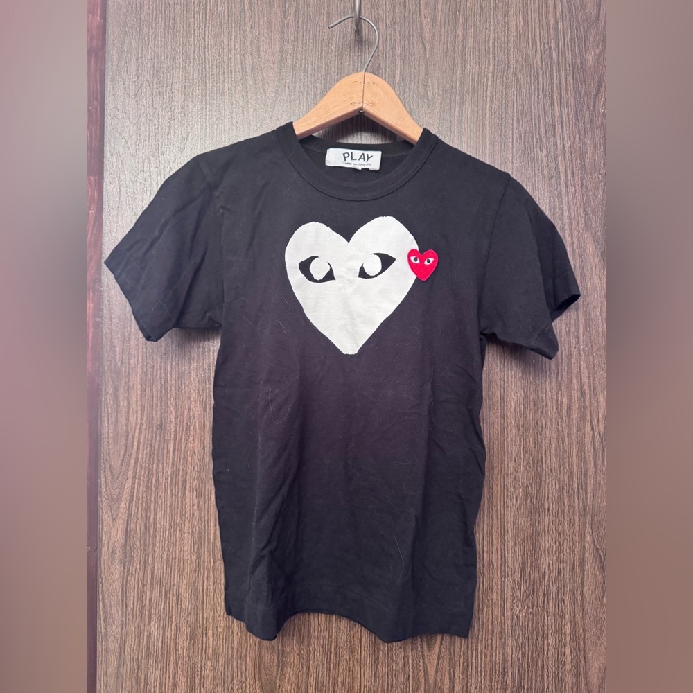 COMME DES GARCONS PLAY FITTED T SHIRT SIZE M WOMENS